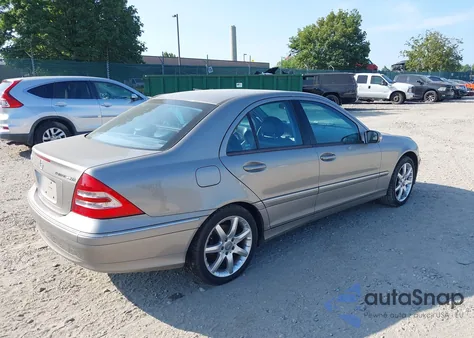 2004 Mercedes-Benz C 230 Kompressor Sport/Sport из США, поврежденный, VIN WDBRF40J24F479559